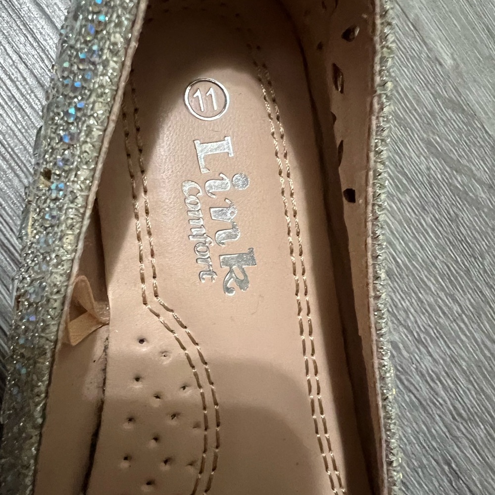 Sparkly silver girls dress shoes - Picture 3 of 4